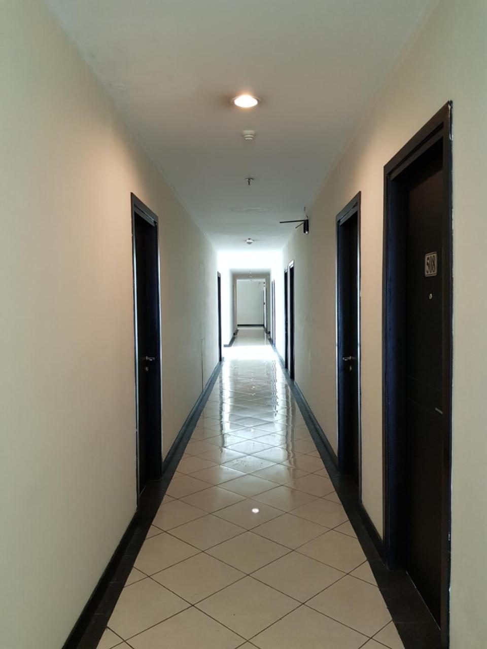 فندق Reddoorz Plus @ Tanah Abang جاكرتا المظهر الخارجي الصورة